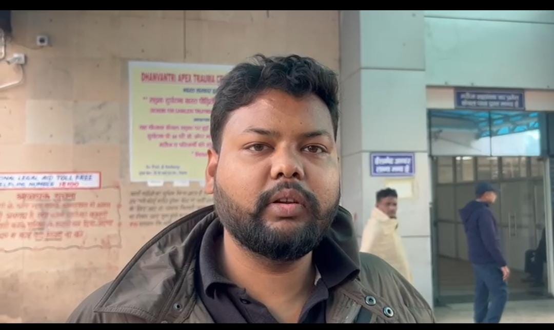 Ashish had gotten married 18 days ago; he breathed his last in front of his wife.