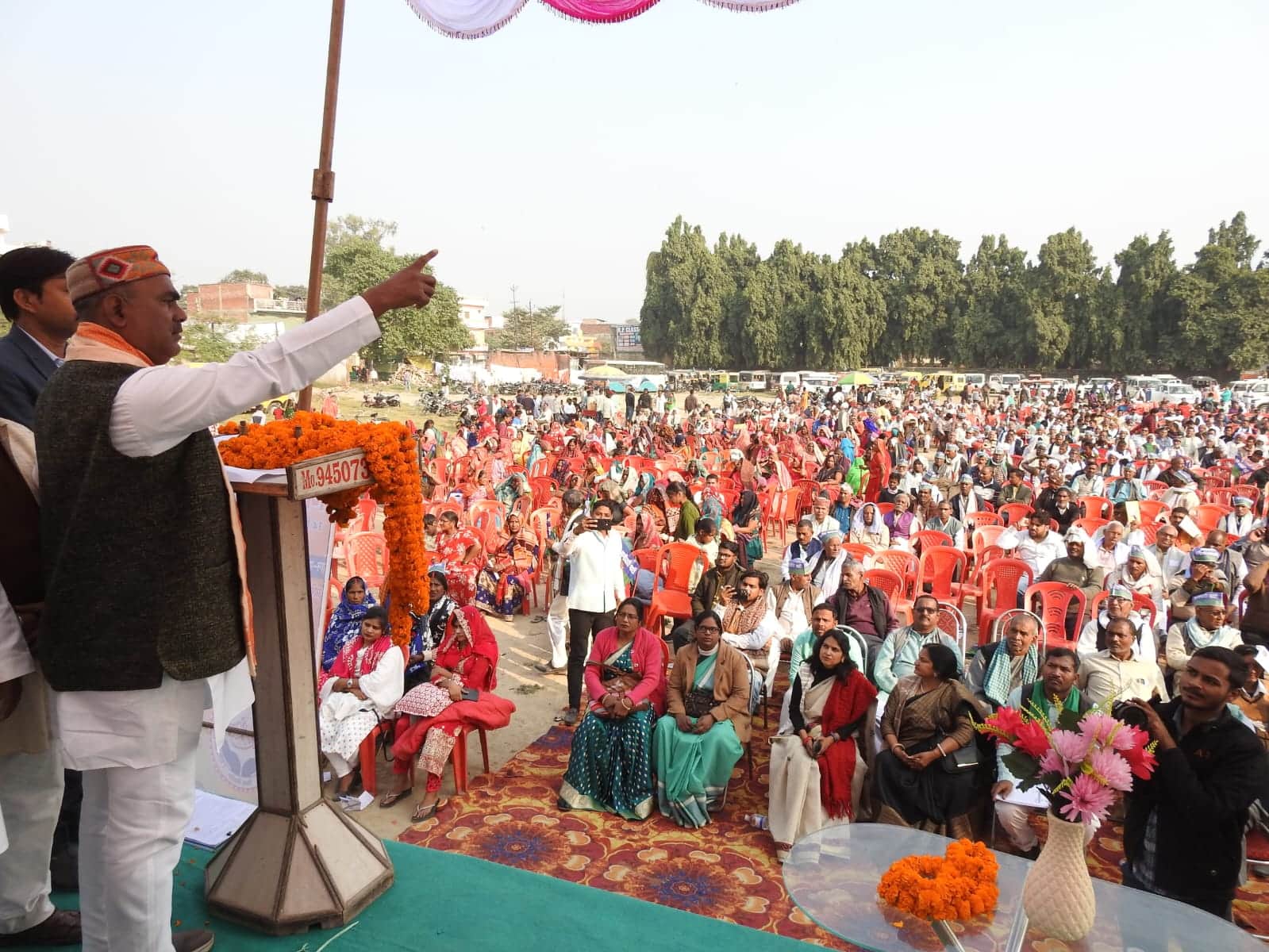 25 : एसकेपी स्कूल परिसर में जन अधिकार रैली को संबोधित करते वक्ता।