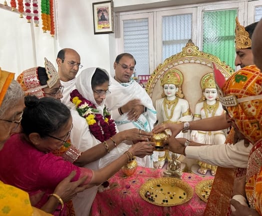 Celebrating the birth anniversary of Lord Parshvanath with devotion