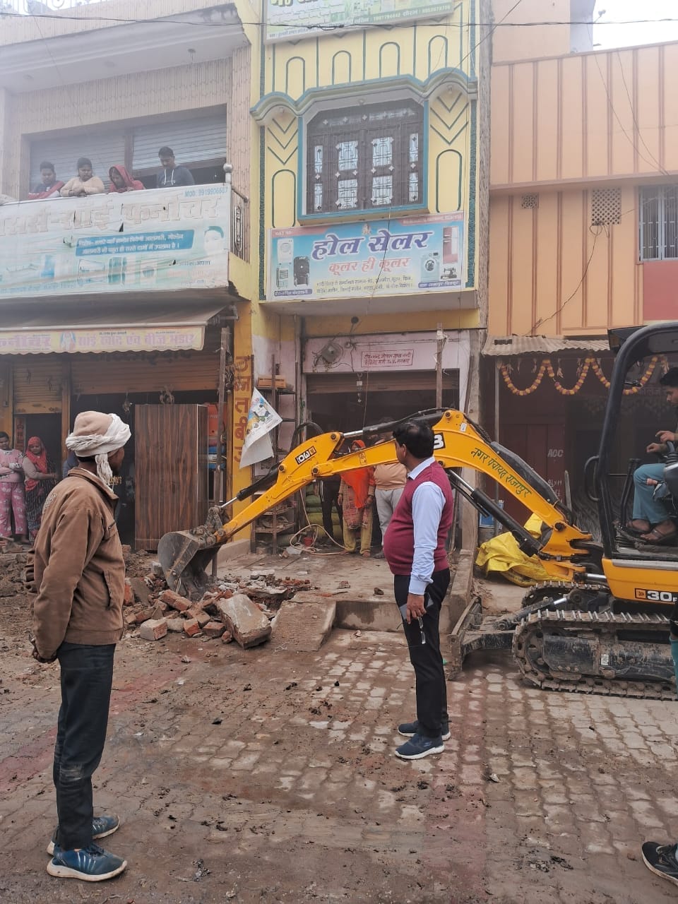 Encroachment removal drive launched on major roads