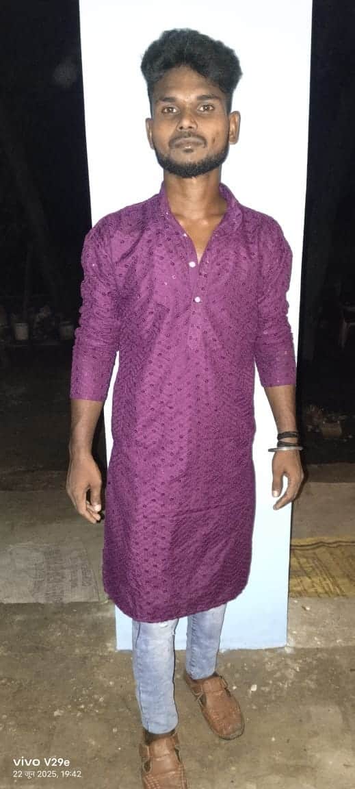 अहरौरा में विद्युत पोल गिरने से मृत निराला भारती उर्फ मनीष कुमार की फाइल फोटो। स्रोत- परिवार