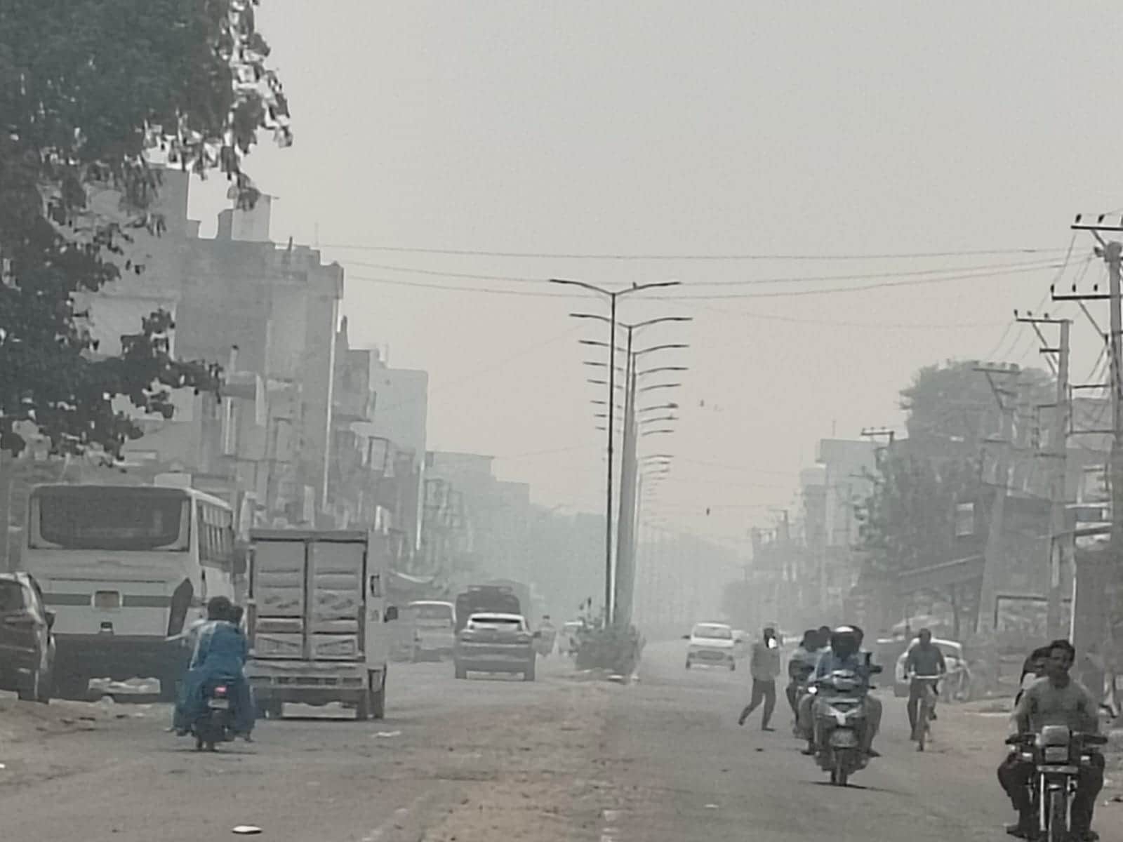 भाड़ावास मार्ग पर दोपहर के समय छाया प्रदूषण। संवाद