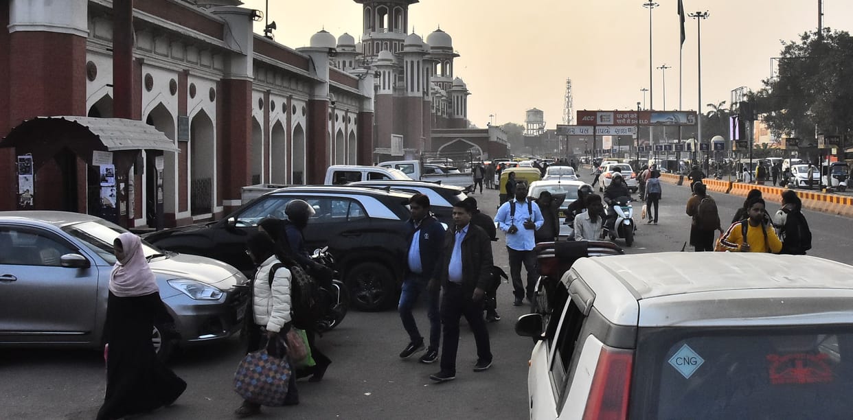 Traffic jams at entry and exit points force vehicles to crawl