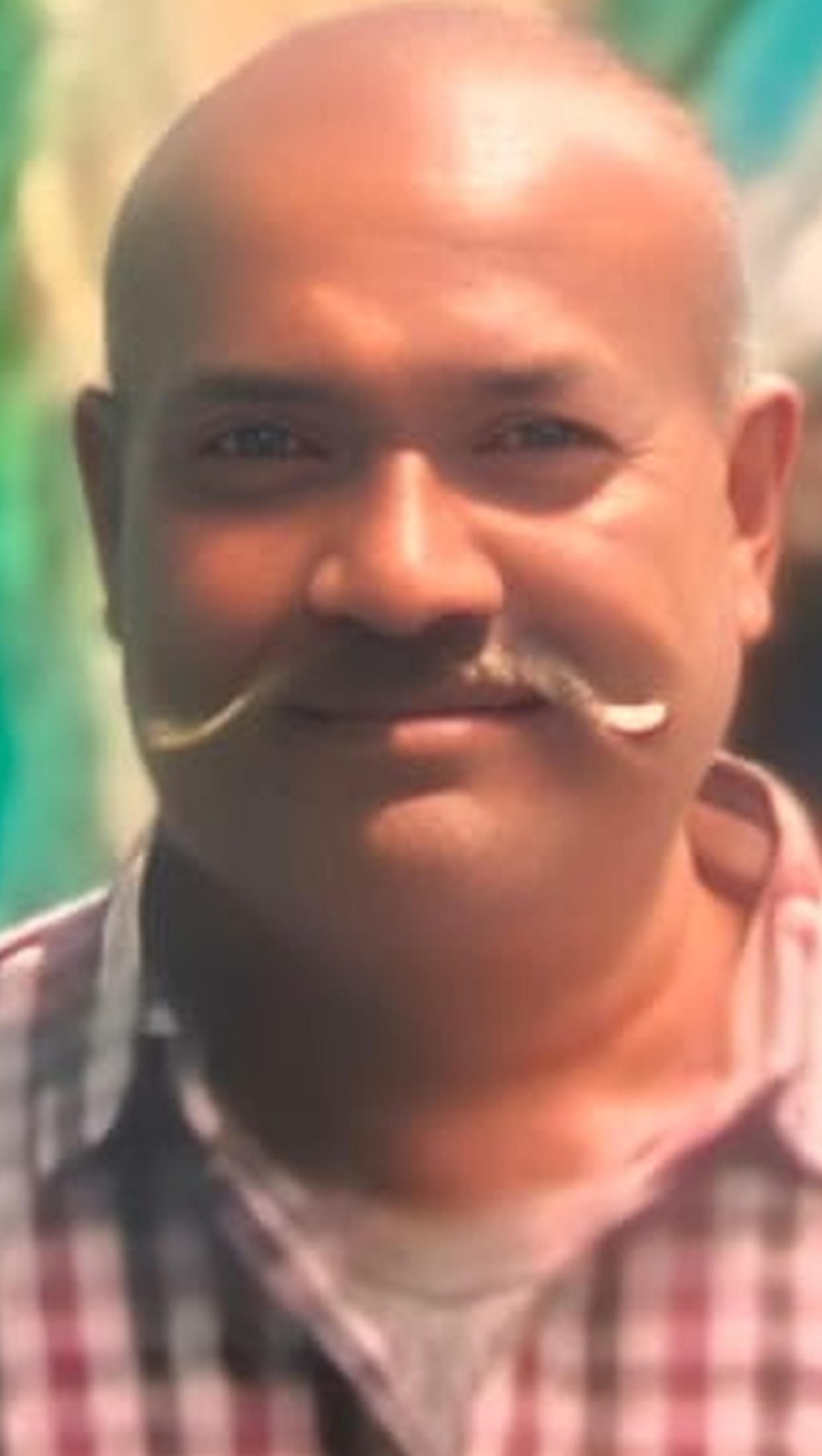 Farmer dies after being crushed by a branch of a tree being cut