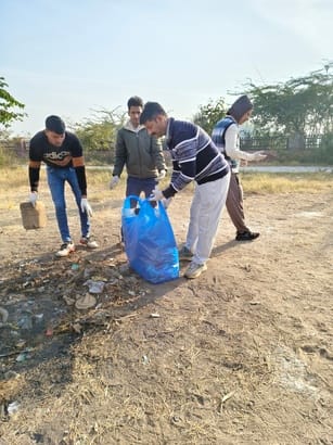 A cleanliness drive was conducted at Rao Banshi Park.