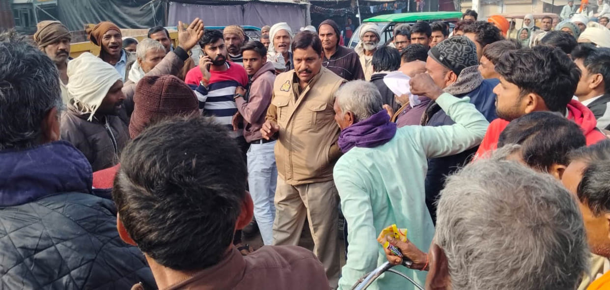 Farmers protest over fertilizer shortage, clash with police.