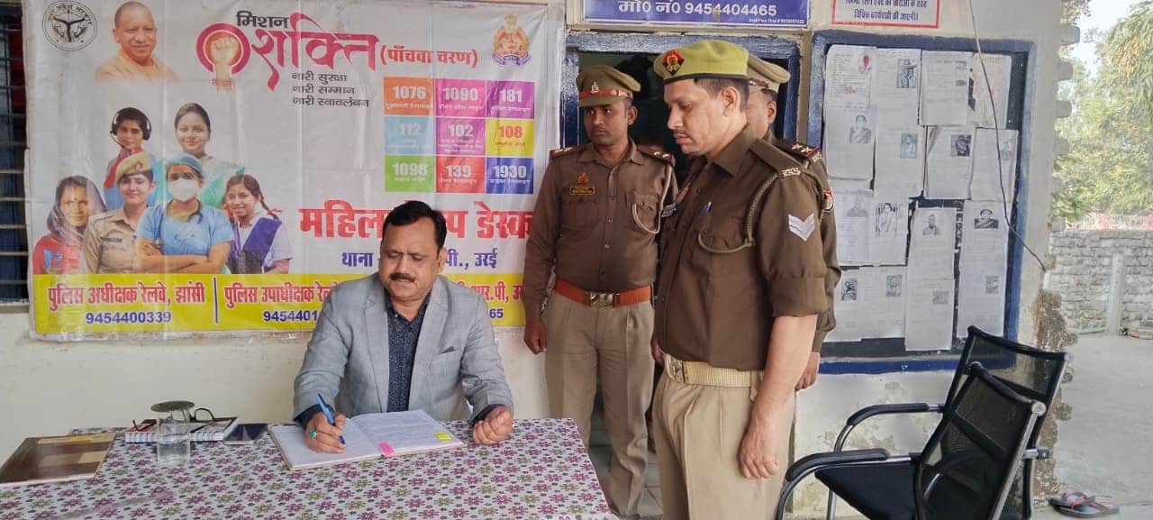 फोटो-15-जीआरपी थाने का निरीक्षण करते सीओ सलीम खान। संवाद