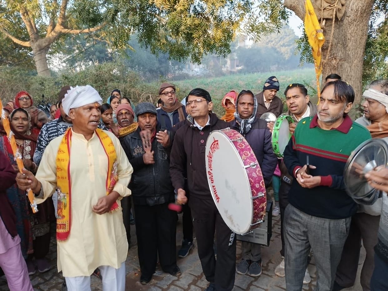 During the morning procession, chants of "Radha Rani ki Jai" echoed in Daya Nagar.