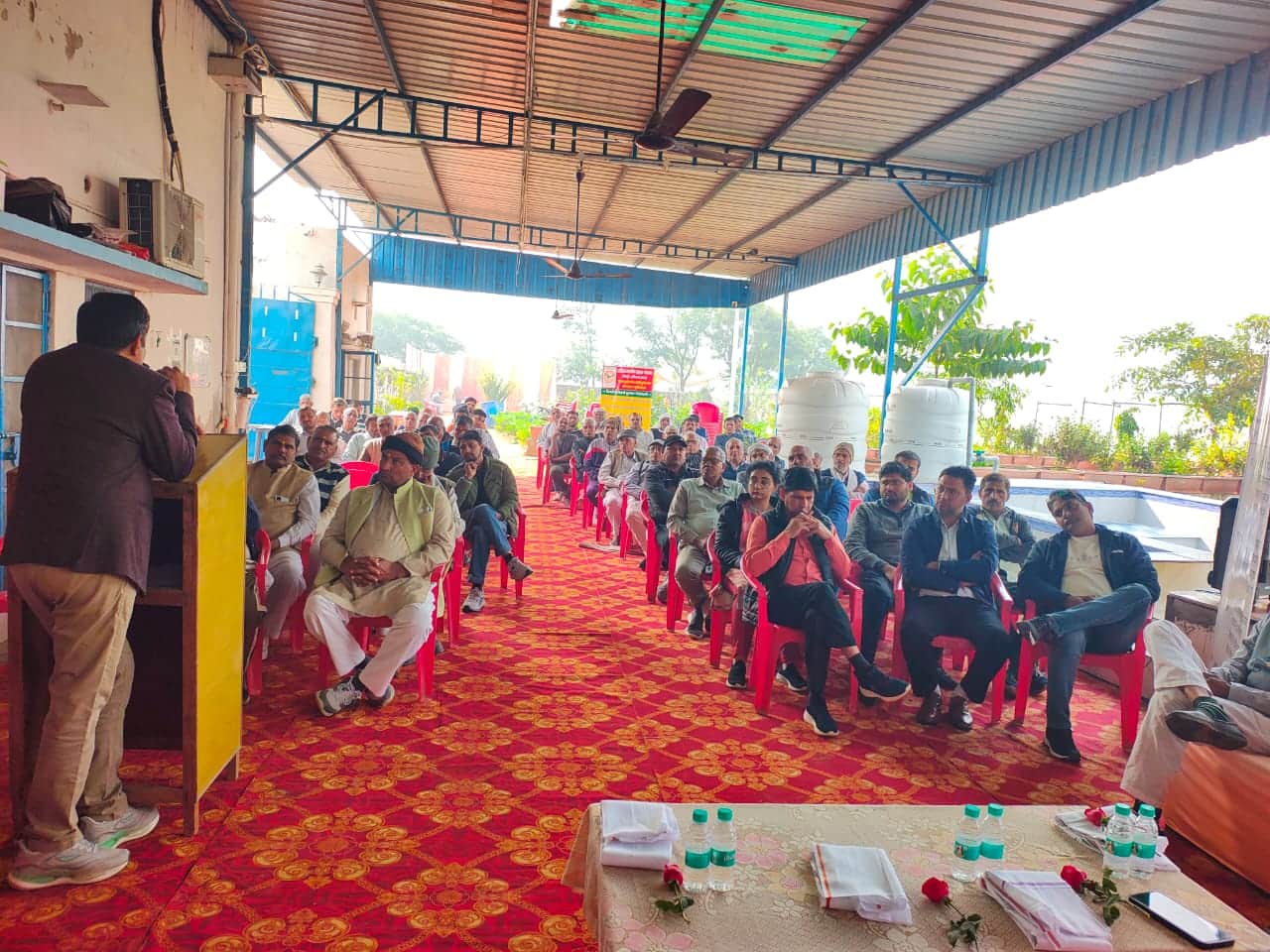 गांव मोहद्दीपुर में आयोजित कार्यक्रम में पहुंचे लोग। स्रोत : संगठन