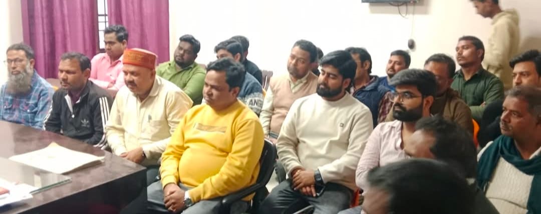 Siddharthnagar News: Meeting with traders and listening to their problems