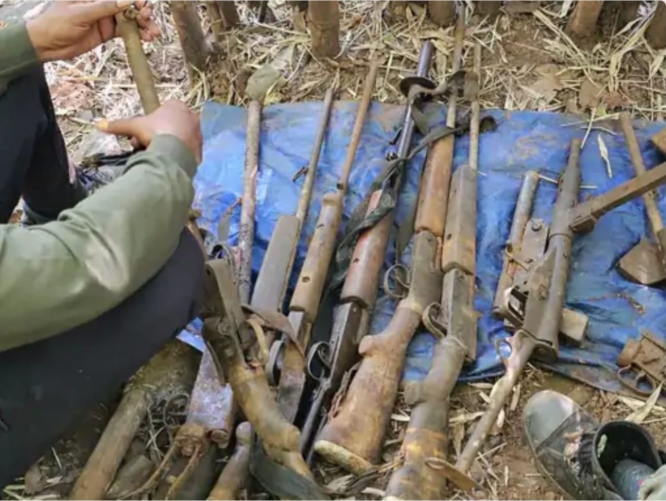 जब्त किया जखीरा