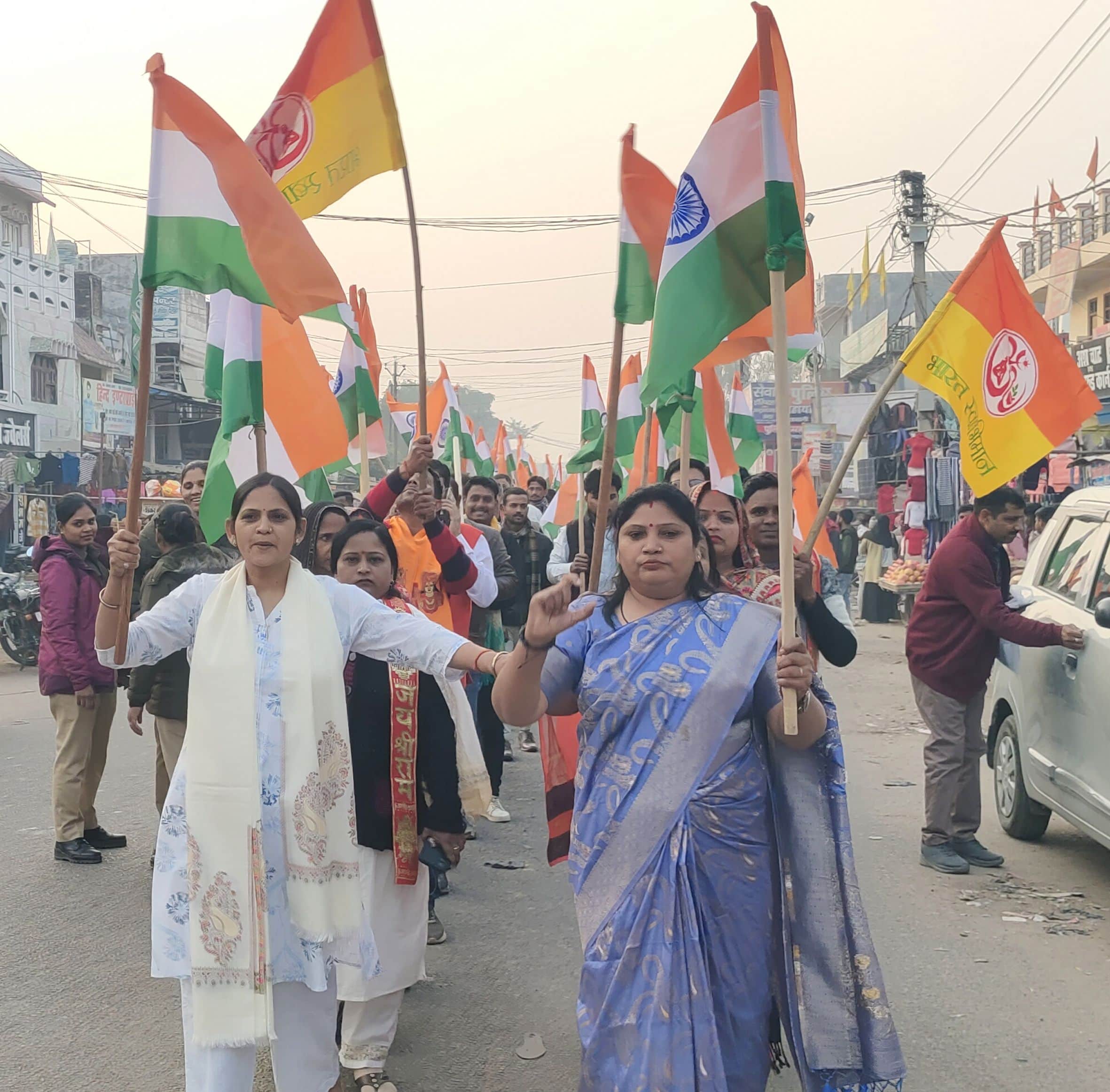  जगदीशपुर में निकली वंदेमातरम् पदयात्रा में शामिल लोग। -संवाद