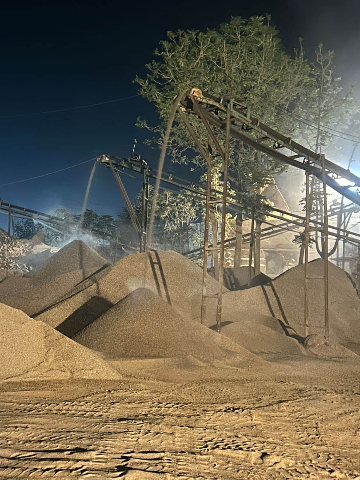 जिले के खेड़ी बत्तर में लगा क्रशर। 