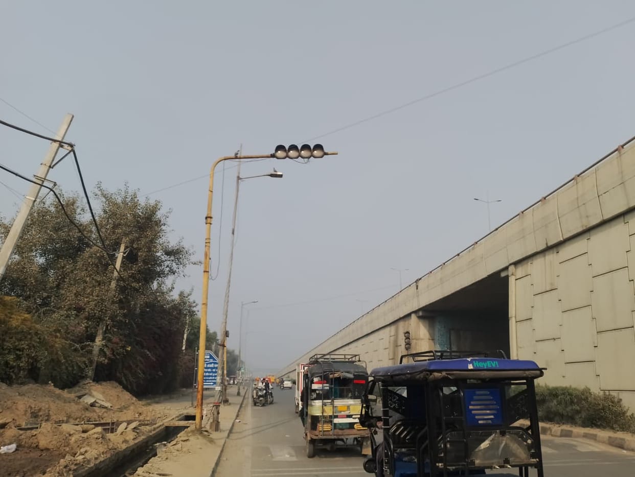 Disabled signal lights on GT Road are inviting accidents.