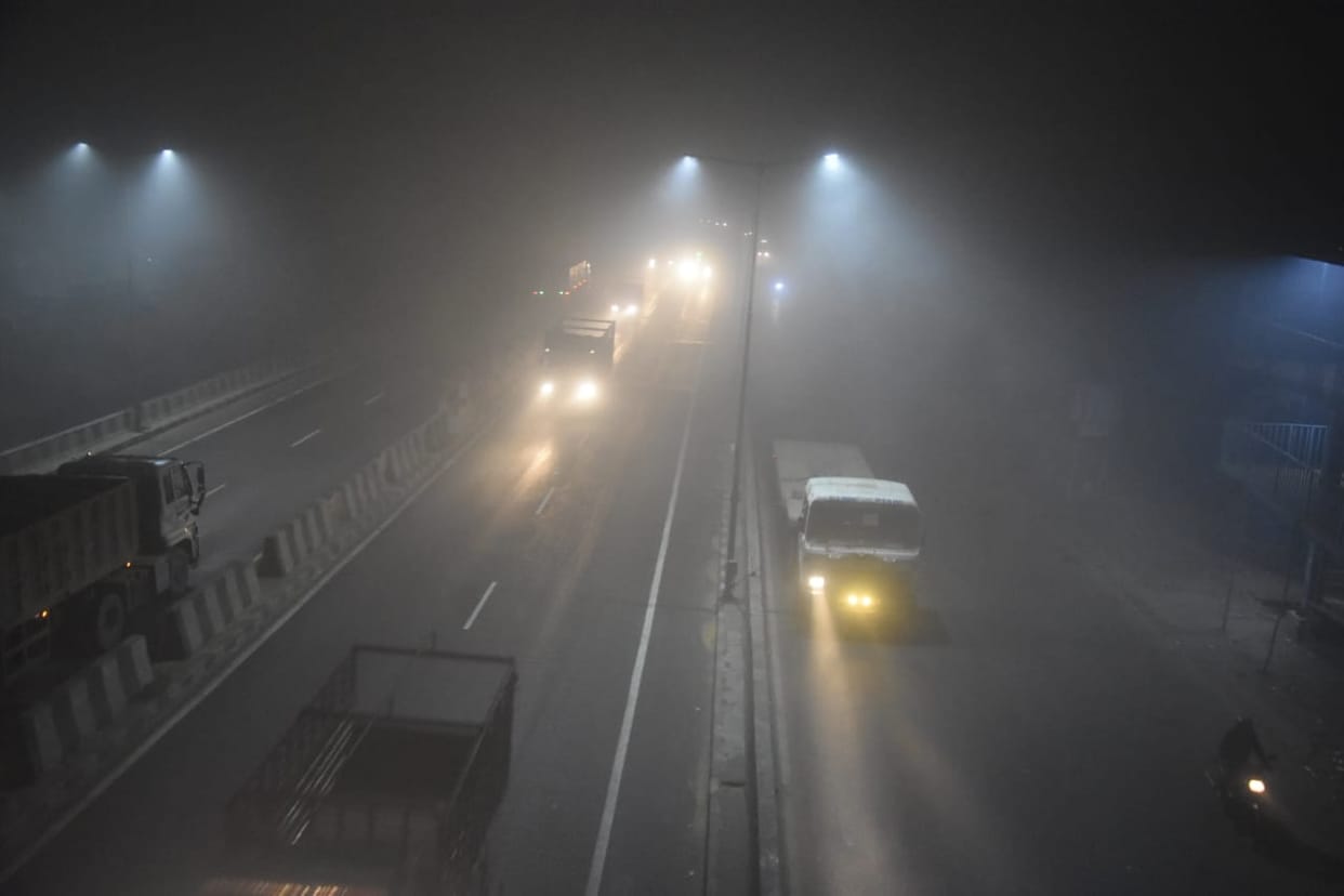 Dense fog, snowfall in the mountains, Kanpur second coldest in the state