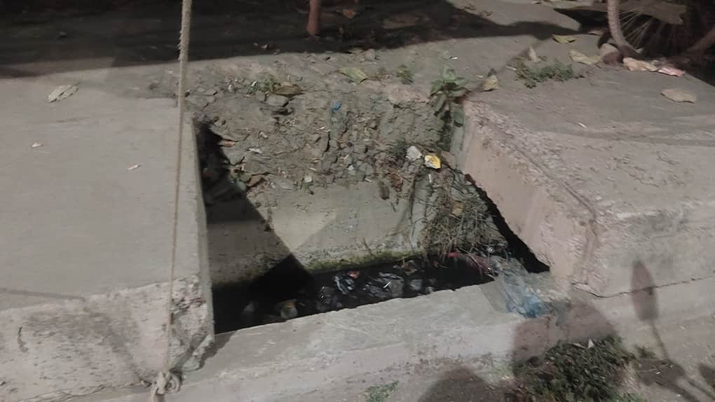 कल्पना चावला की इमेजेंसी के बाहर खुला मेन हॉल संवाद