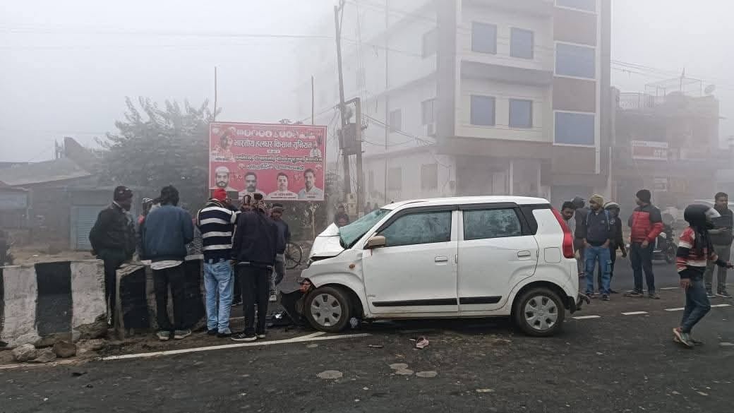Four road accidents occurred in dense fog, six people including a woman were injured.