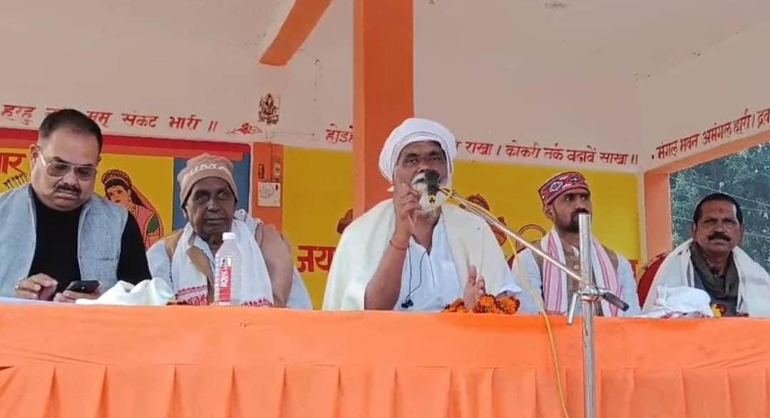 किशुनदेवपुर हिन्दू सम्मलेन में बोलते करुणा शंकर दास जी महाराज। संवाद