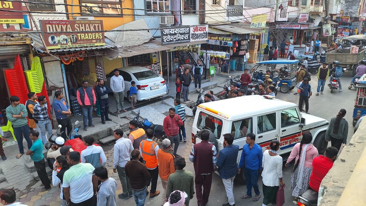 An operation was conducted to remove encroachments from the main roads.