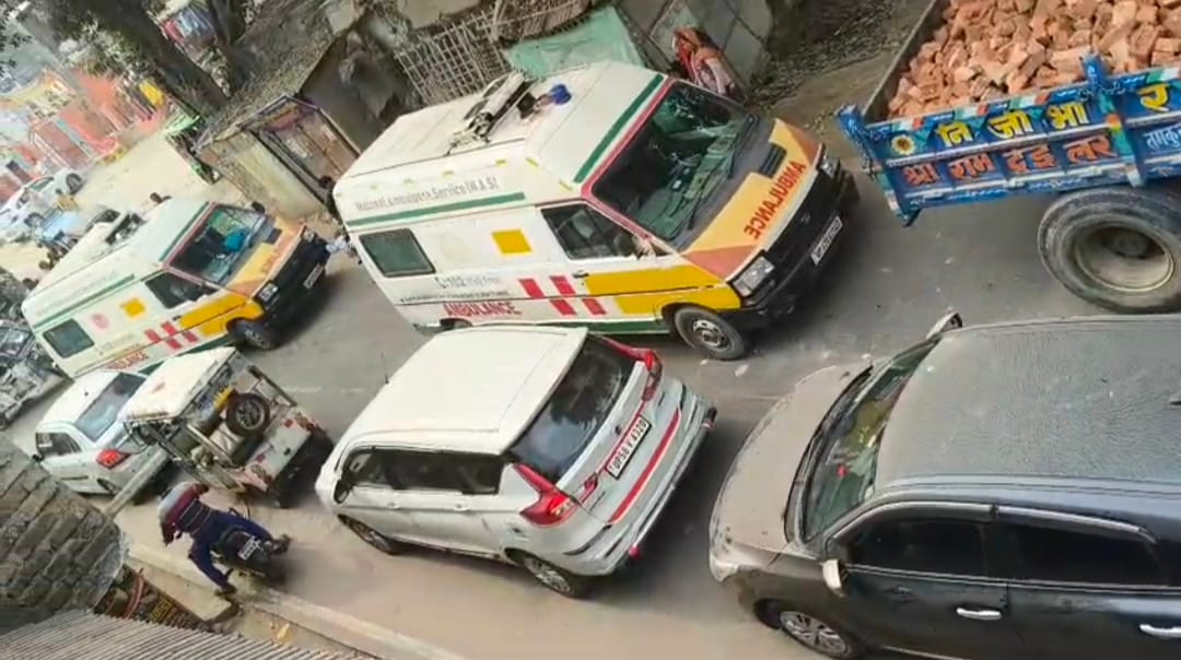 Two ambulances got stuck in a traffic jam, and the patient's condition worsened.