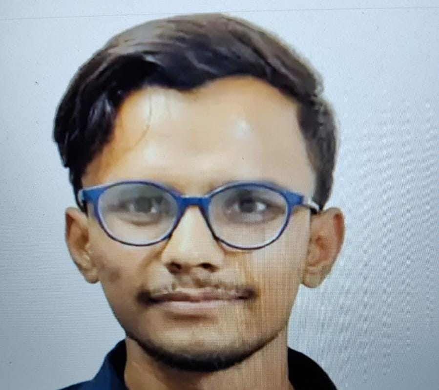 Youth traps mother by sending her to make tea