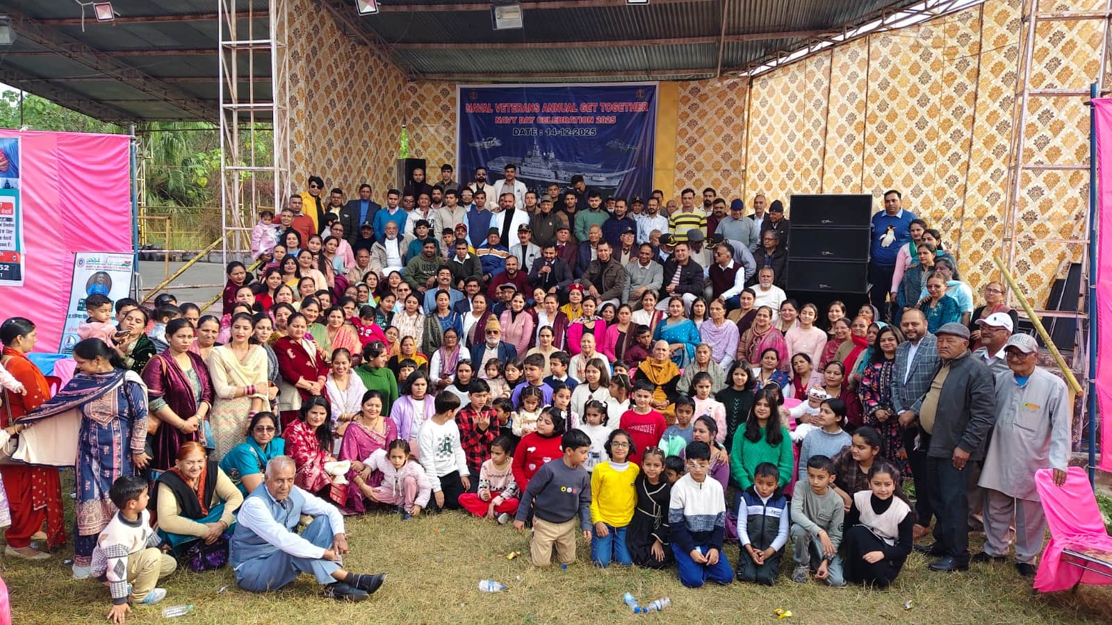 नौसेना दिवस कार्यक्रम में मौजूद नौसैनिक न उनके परिवार। स्रोत : आयोजक