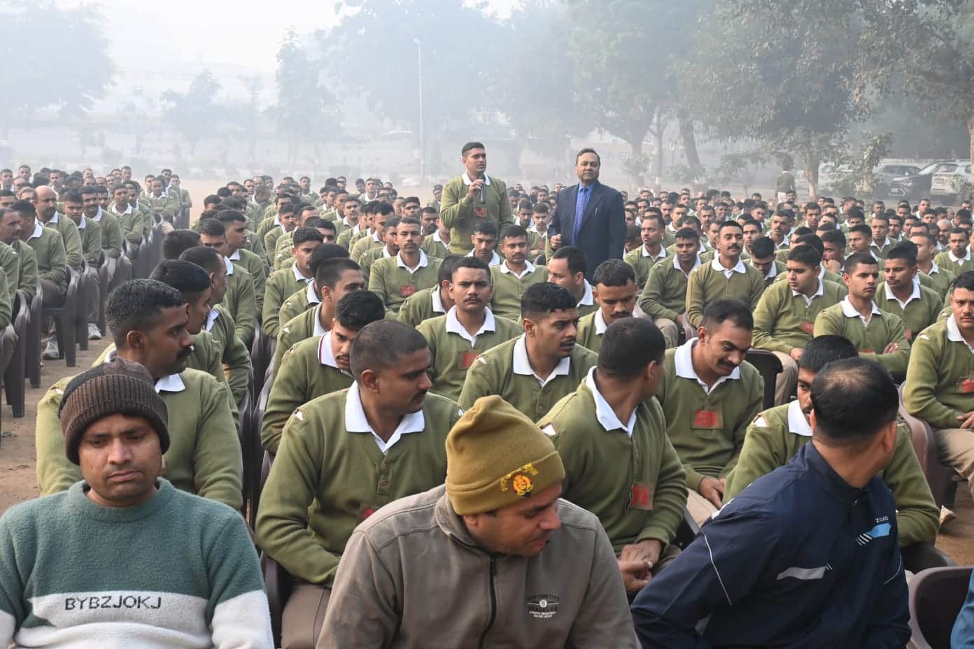 पुलिस लाइन में आयोजित कार्यक्रम में स्वस्थ रहने के बारे में प्रशिक्षु पुलिस कर्मियों को जानकारी