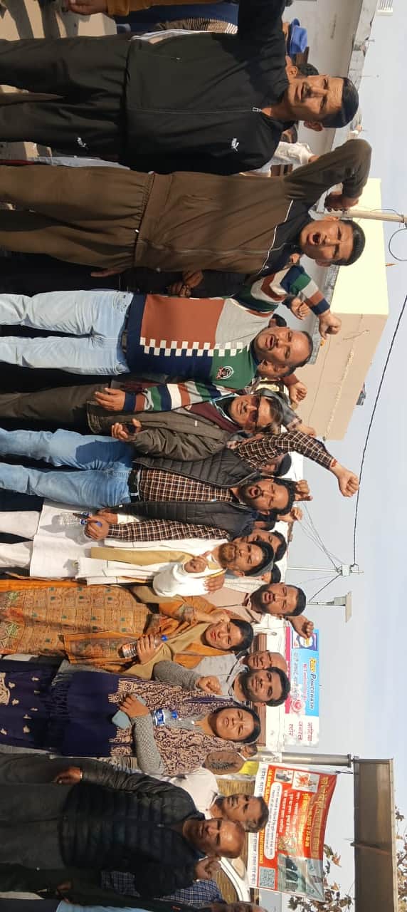 परगवाल में प्रदर्शन करते भाजपा कार्यकर्ता