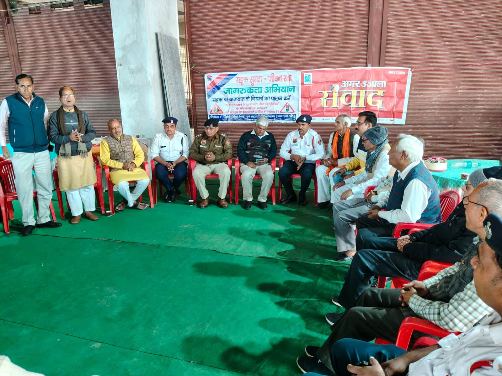 रेलवे रोड स्थित हरिओम अग्रसेन परिसर में आयोजित अमर उजाला संवाद कार्यक्रम में यातायात प्रभारी बल