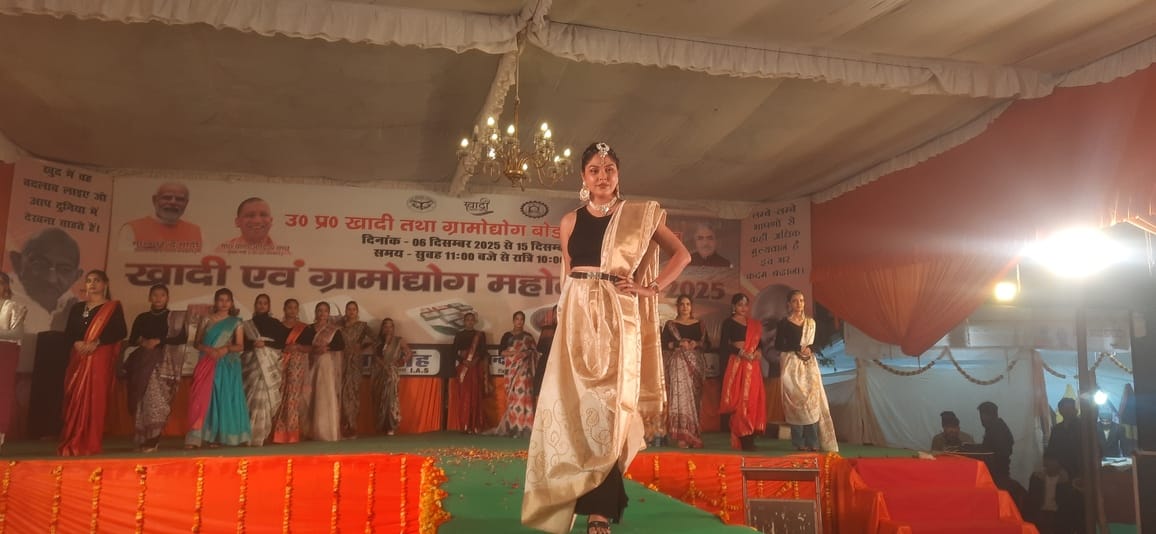 Models showcased their style on the ramp wearing Khadi garments.