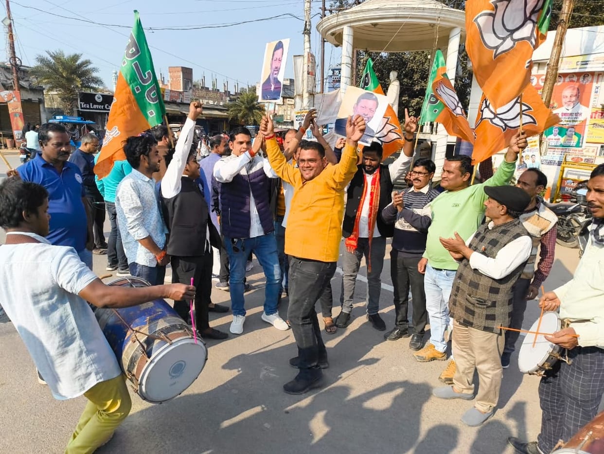 As soon as the name of the state president was announced in Lucknow, firecrackers were burst in Maharajganj.