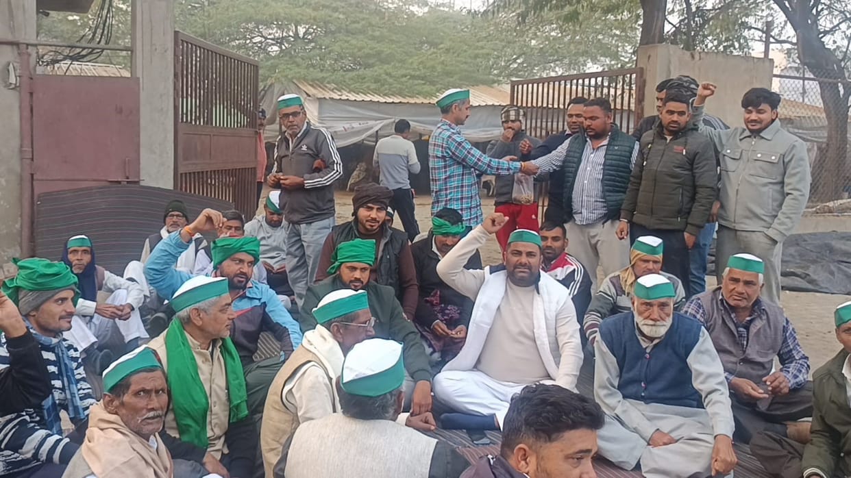 Villagers arrive at cow shelter with cows, BKU stages sit-in protest after being chased away
