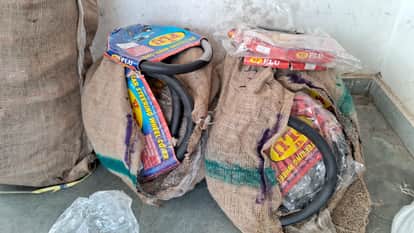 Muzaffarpur Bihar news :wine consingment seized in car stayaring hidden excise police investigate