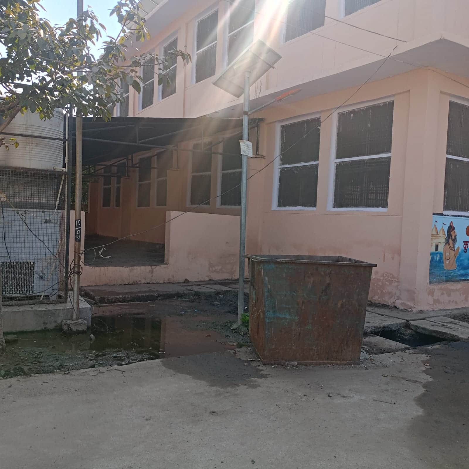 v28 सीकेटीपी-10- परिचय- रैन बसेरा में गंदगी व कई जगह अव्यवस्था । संवाद