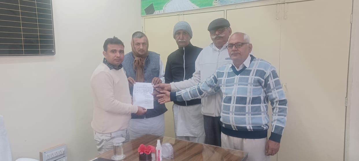 Private bus operators protected the rights of senior citizens.
