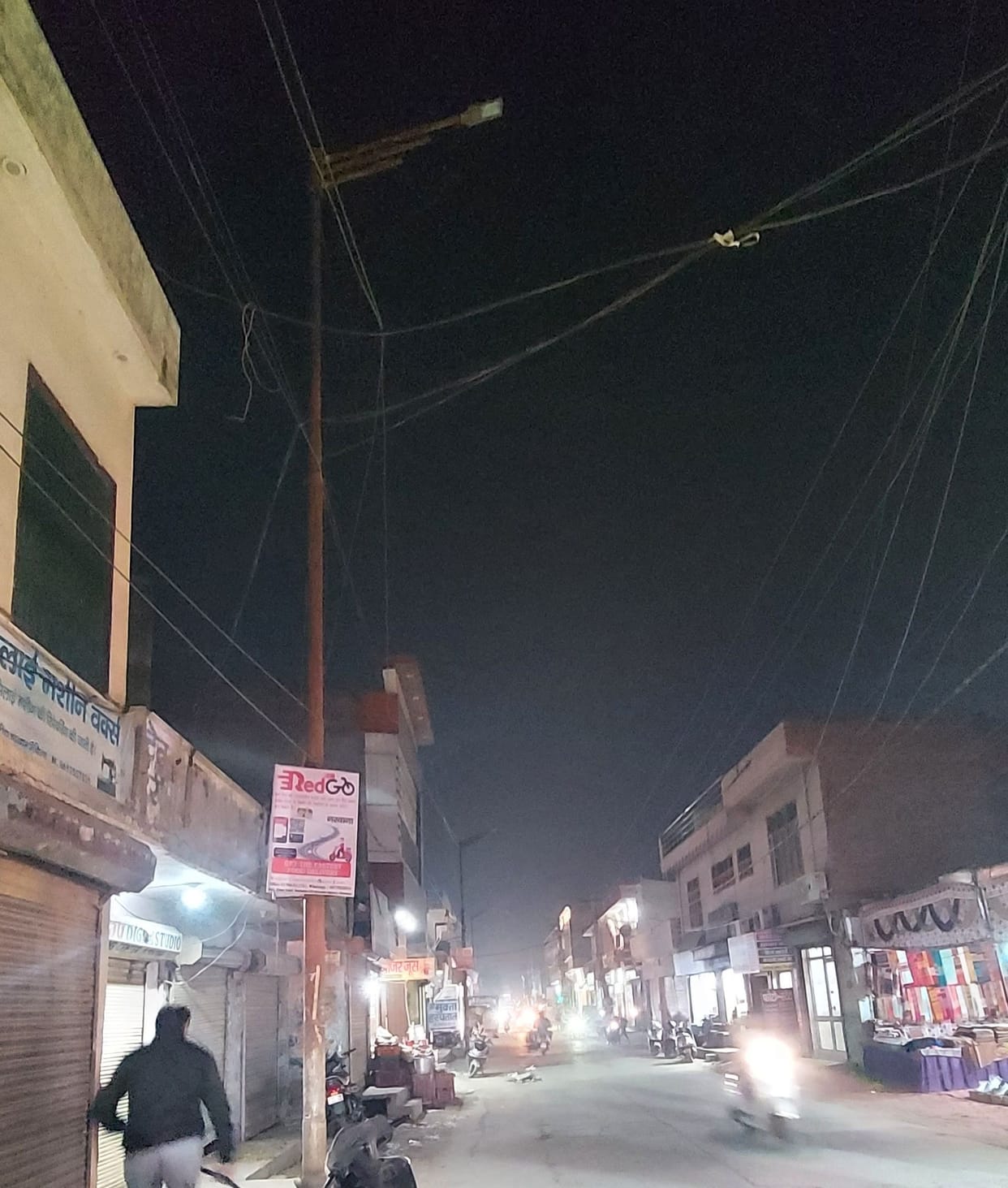 The municipal council has taken strict action over the stalled street light repair work, giving the agency a two-day ultimatum.