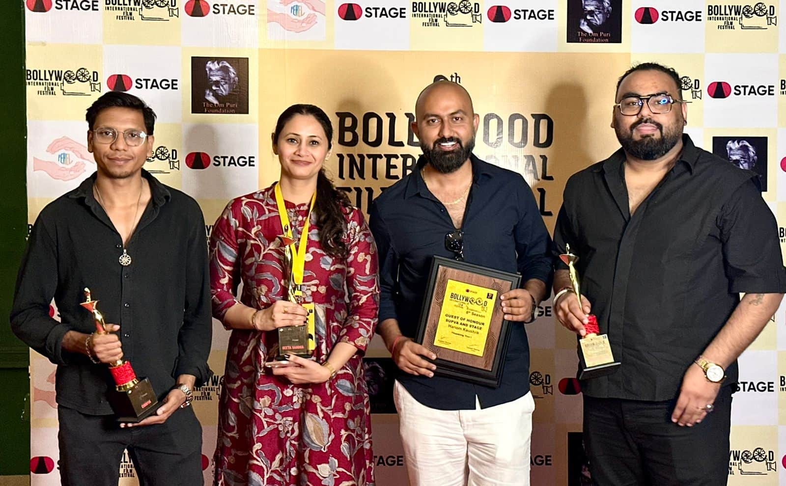 19...मुंबई इंटरनेशनल फिल्म फेस्टिवल में अवॉर्ड मिलने के बाद उपस्थित हरीओम कौशिक व अन्य। स्रोत 