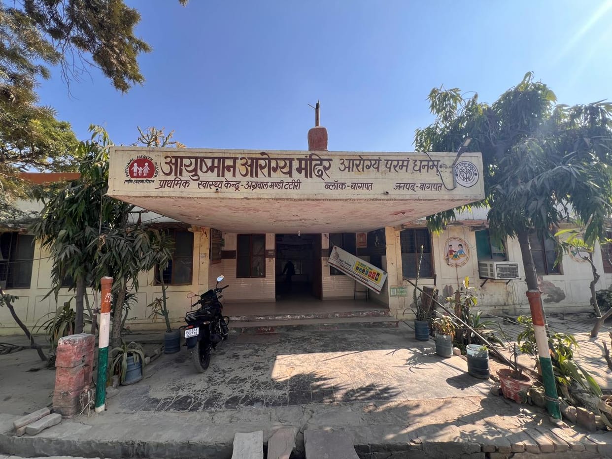 The building is dilapidated and there is no staff to bandage the patients.
