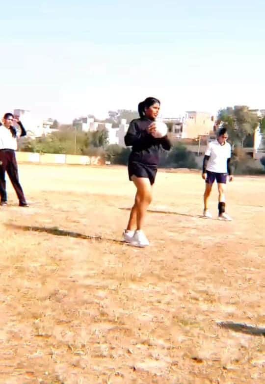 अभ्यास करतीं मनीषा भाटिया। 