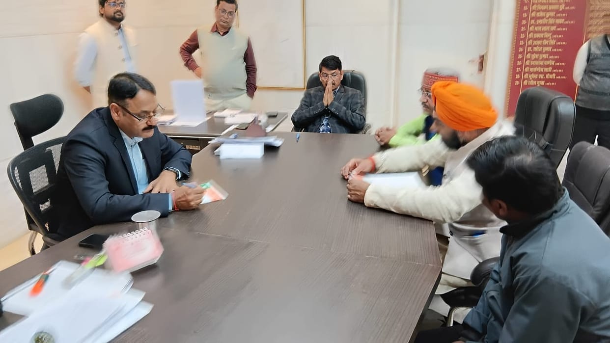 The BJP leader handed over a memorandum to the District Magistrate.