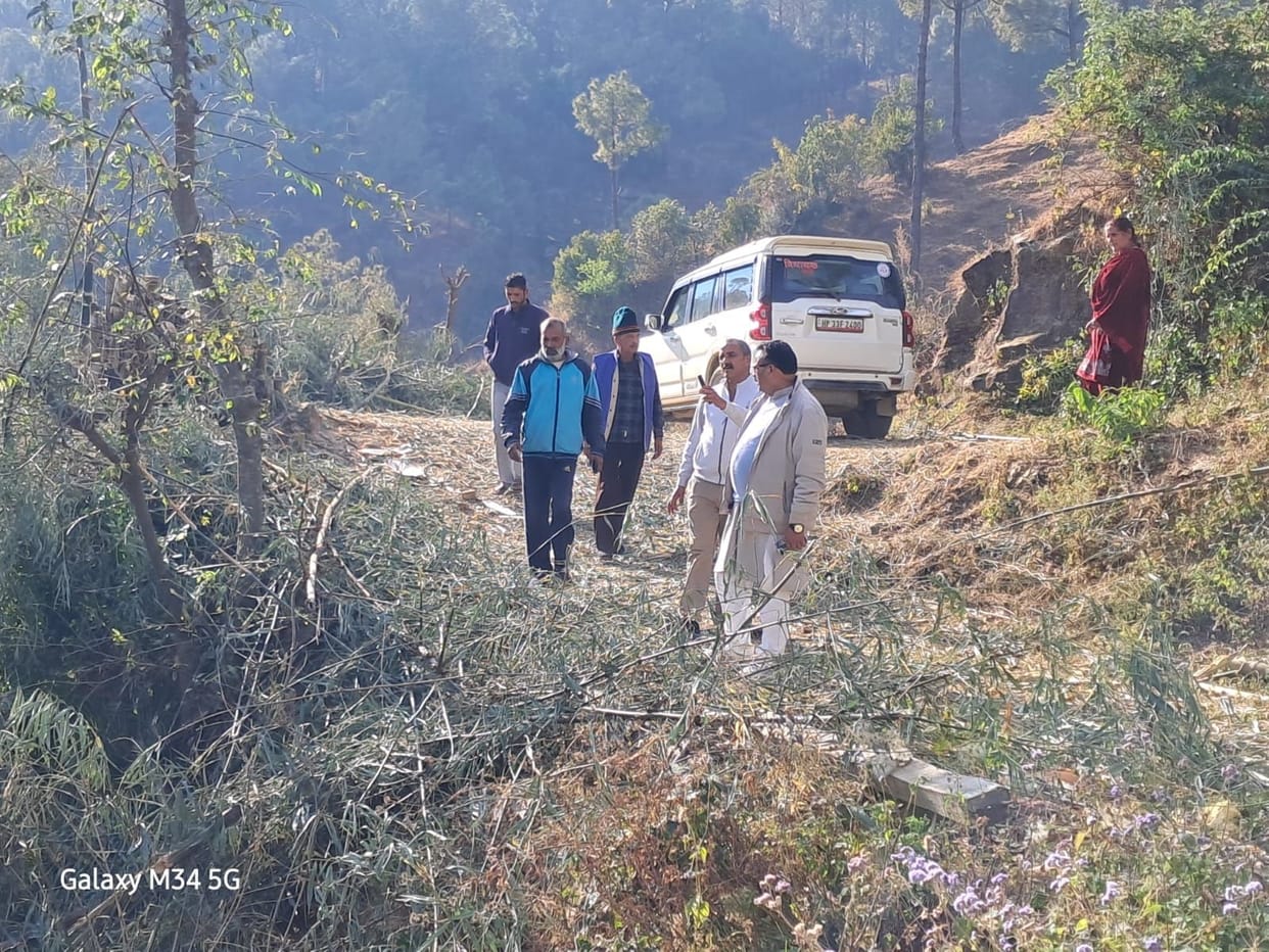 MLA Gandhi inspected the road in Kothi Gahri