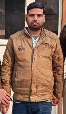 चौक कोतवाली पुलिस की गिरफ्त में आरोपी अख्तर। स्रोत: मीडिया सेल