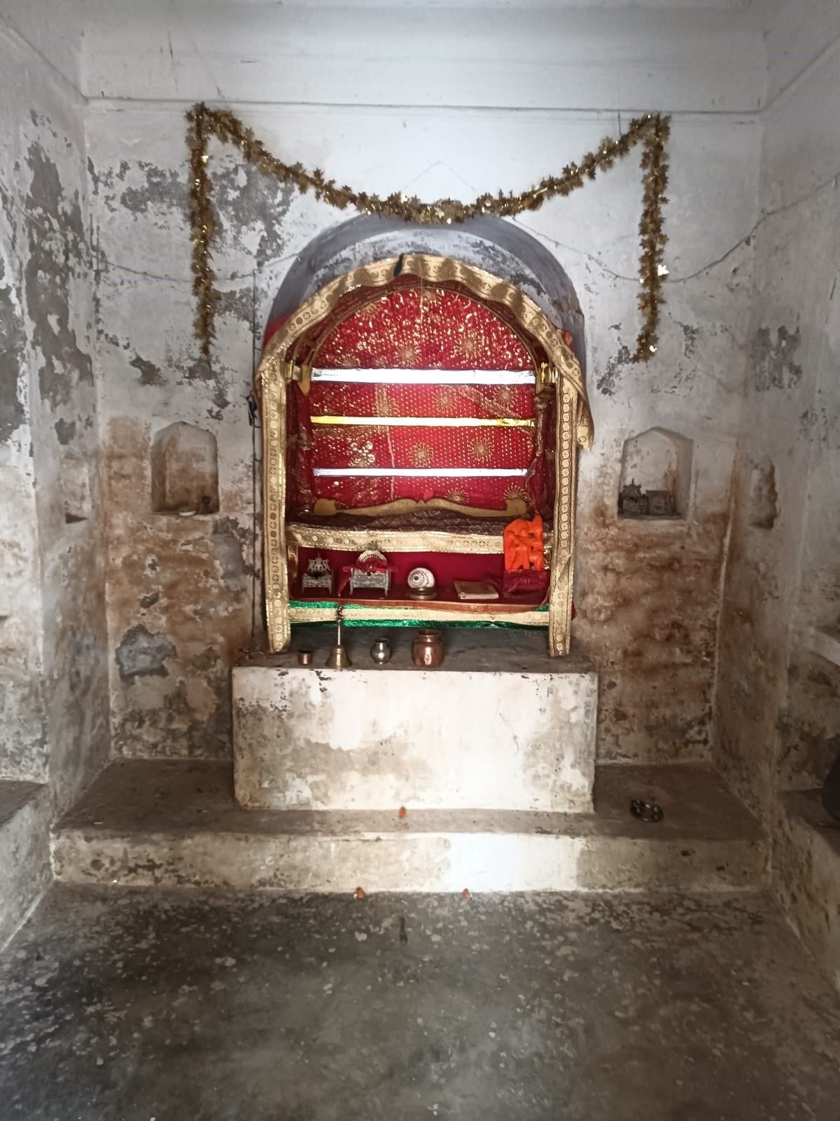 Thieves from three districts suspected of stealing idols