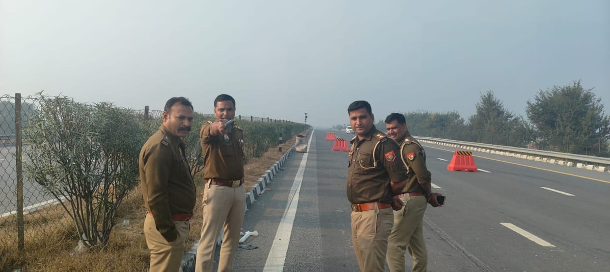 ADCP inspected the Agra-Lucknow Expressway and gave instructions.