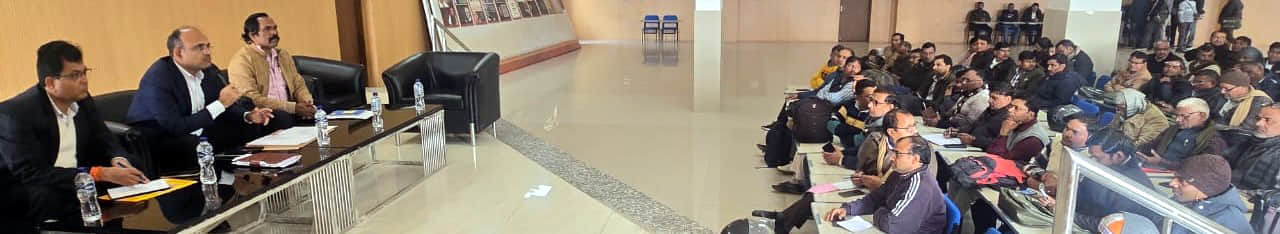 एसआईआर: बटेश्वर के अटल संकुल केन्द्र में समीक्षा बैठक एवं बीएलओ, सुपरवाइजर का प्रशिक्षण