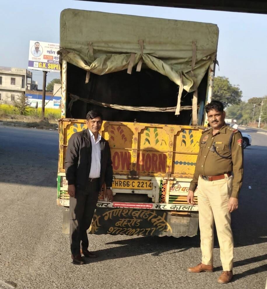 Reflector tape on vehicles