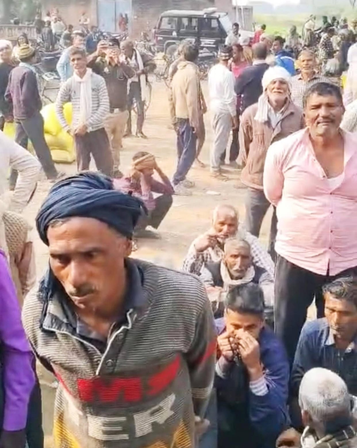 The crowd for fertilizer became uncontrollable, the secretary locked the committee.