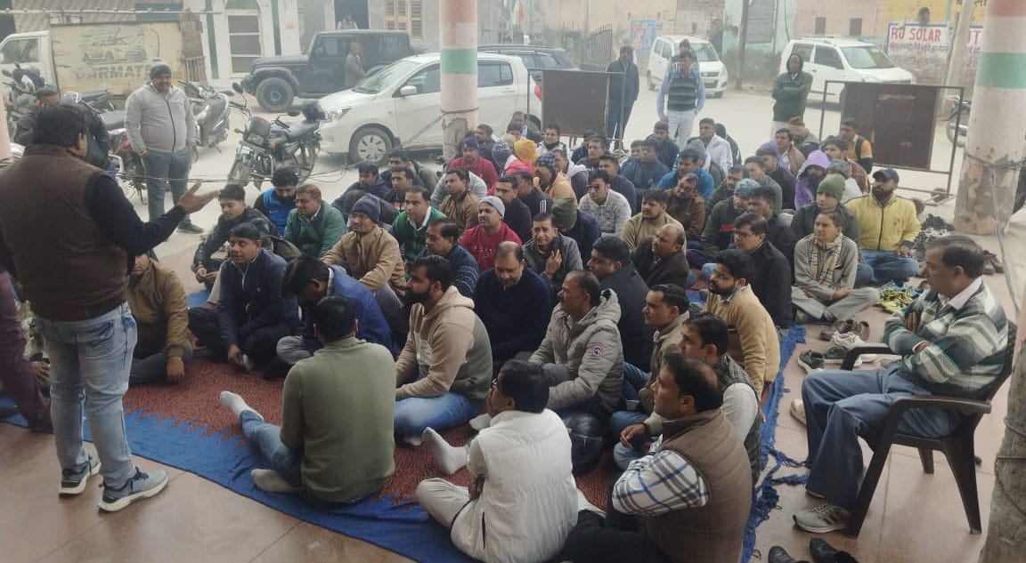 Electricity employees demand the cancellation of the online transfer policy.