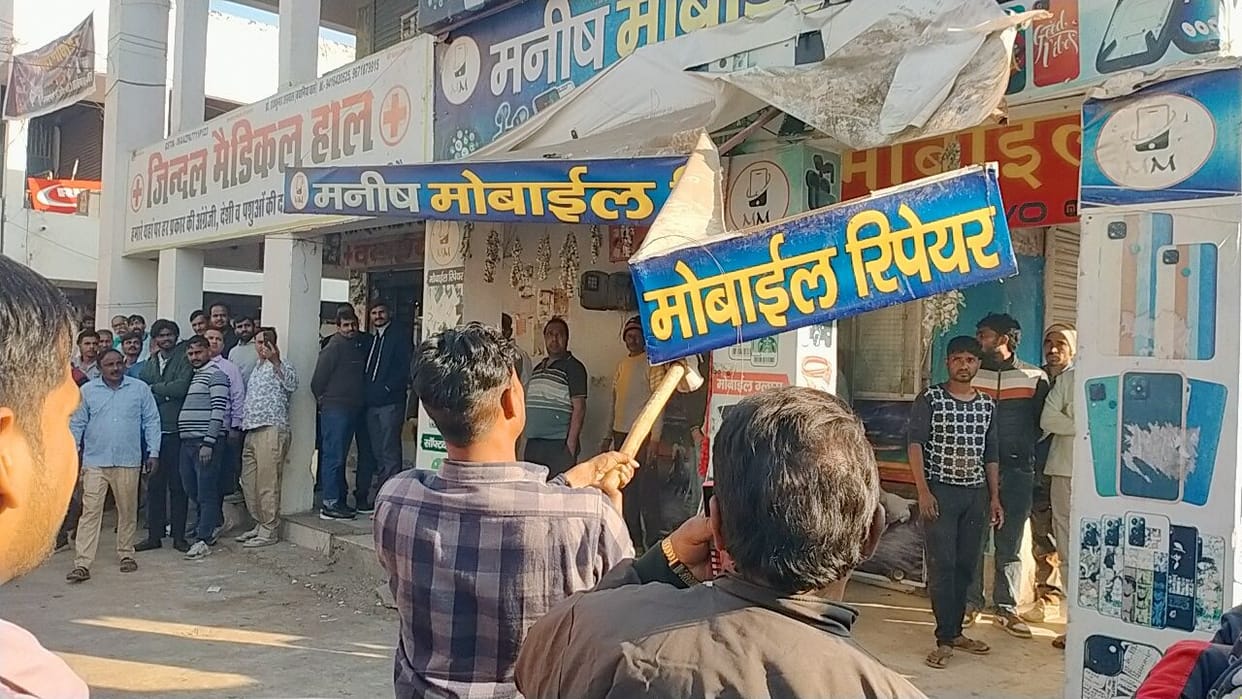 Nine street vendors were fined 2100 rupees each, while the others removed their goods themselves.