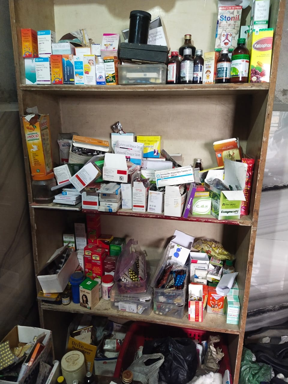 A clinic was operating in a room in the house, 22 types of English medicines and medical equipment were found